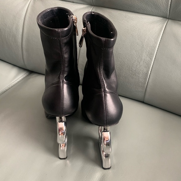 Dolce & Gabbana  sculpted DG logo heel stretch booties - Picture 5 of 9